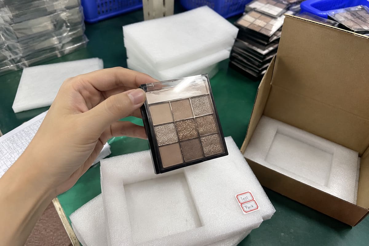 Eyeshadow palette packaging and transport assessment best eyeshadow palette with all colors packaging and transport quality control