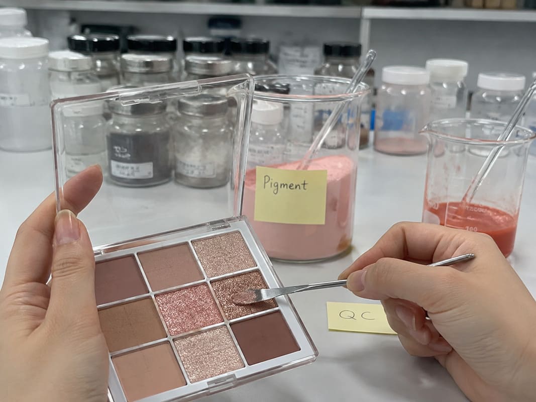 Professional Eyeshadow Quality Evaluation Professional eyeshadows quality control and pigment evaluation