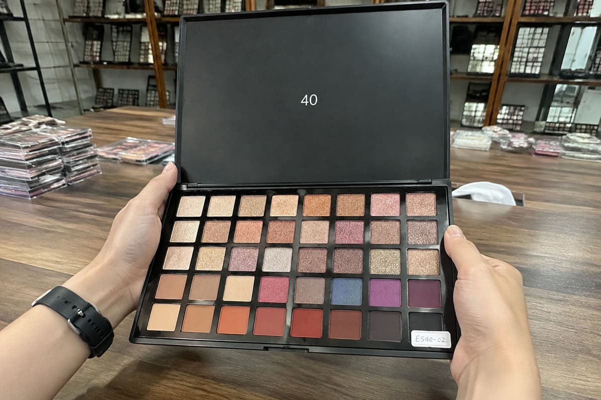 40-Shade Professional Eyeshadow Palette 40-shade professional eyeshadows palette for studio makeup artists
